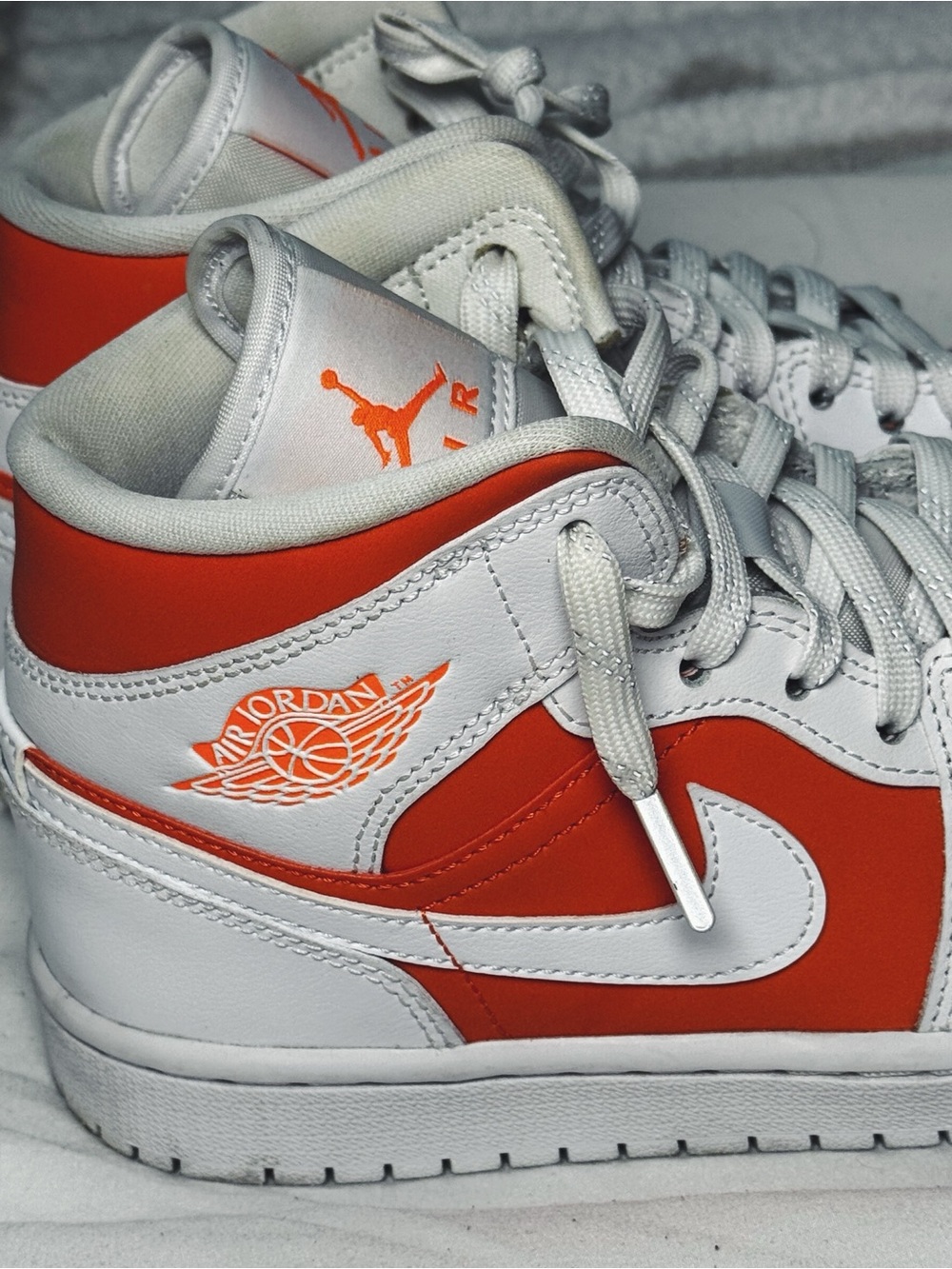 Wmns Air Jordan 1 Mid SE ‘Bright Citrus’ S 7